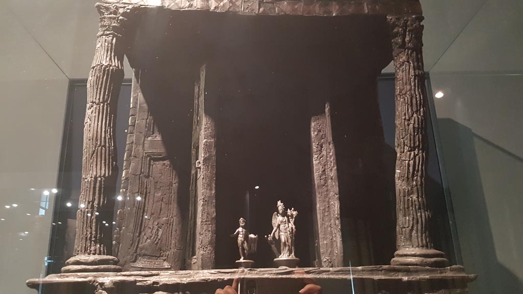 V.31 Herculaneum, August 2023. 
Wooden cupboard, with its upper part in the form of a tiny temple. Photo courtesy of Maribel Velasco.